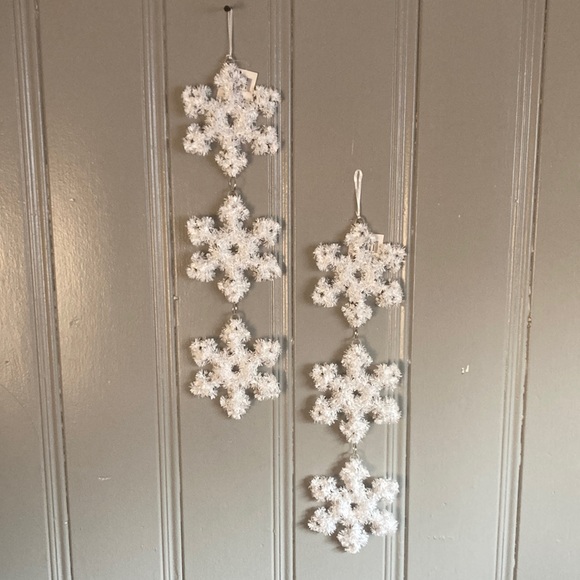 NWT Set of 2 Beautiful White Tinsel Snowflake ❄️ Holiday Decorations - Picture 11 of 16